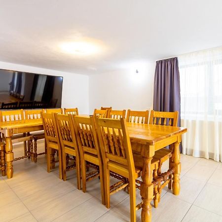 Pensiunea D & Ylan Otel Novaci-Străini Dış mekan fotoğraf