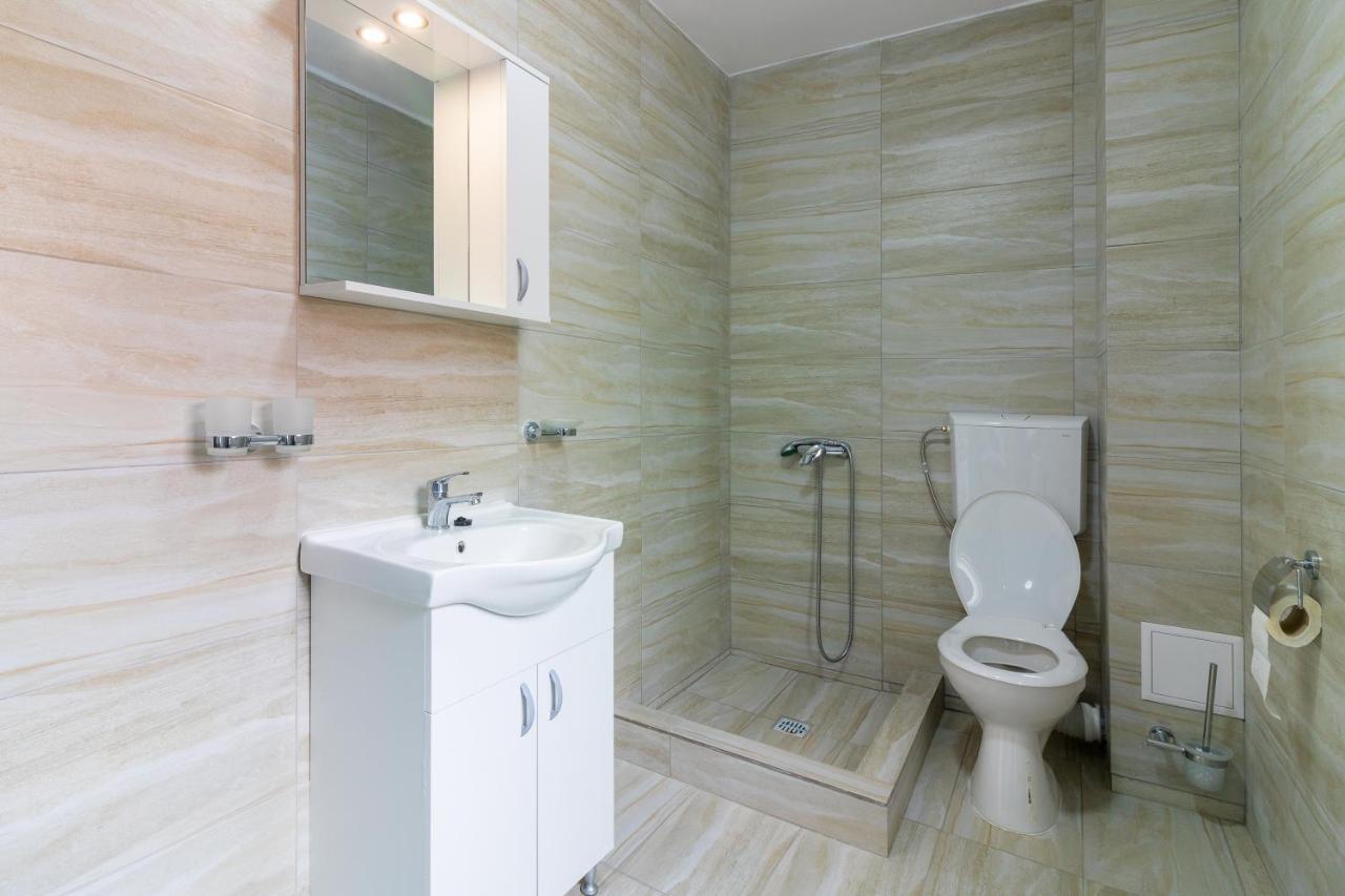Pensiunea D & Ylan Otel Novaci-Străini Dış mekan fotoğraf