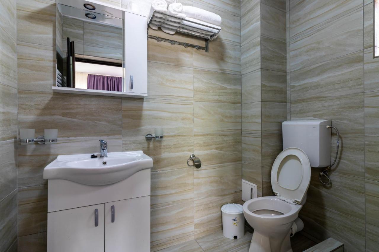 Pensiunea D & Ylan Otel Novaci-Străini Dış mekan fotoğraf