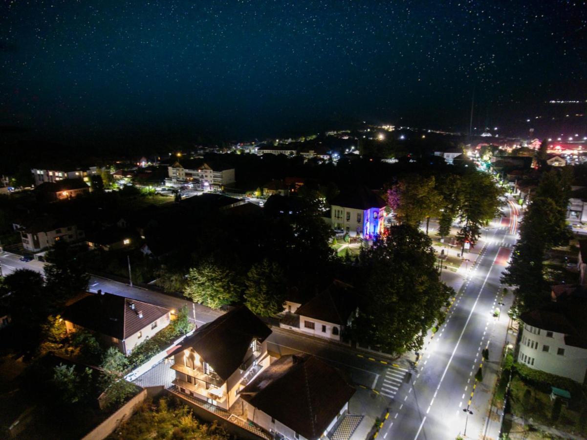 Pensiunea D & Ylan Otel Novaci-Străini Dış mekan fotoğraf