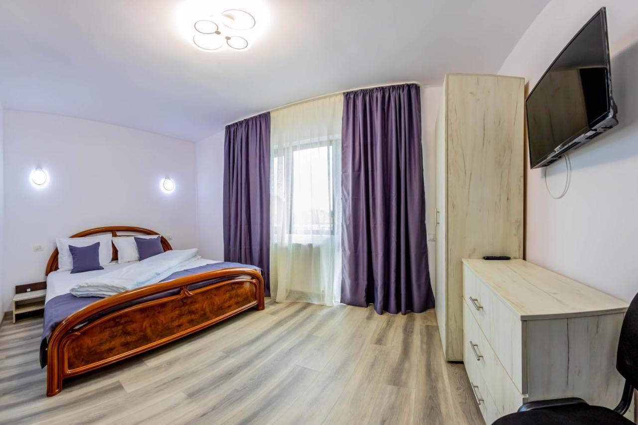 Pensiunea D & Ylan Otel Novaci-Străini Dış mekan fotoğraf